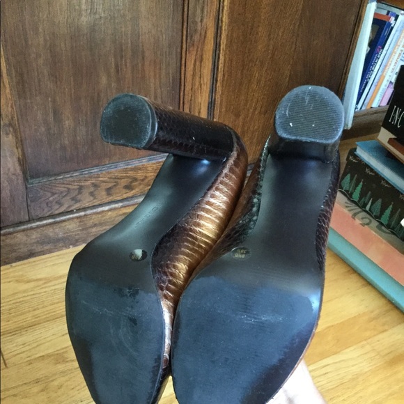 BCBG leather, block heel open toe - Picture 4 of 4